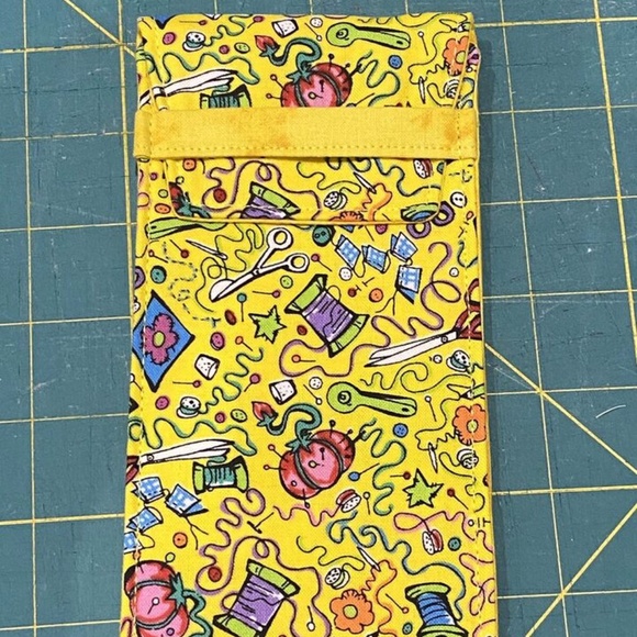 1 New Rotary Cutter Case Holder Pouch Travel Bag Handmade Sewing Themed Fabric - Picture 6 of 12